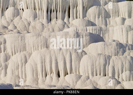 Il travertino formazioni rocciose da depositi di calcio Foto Stock