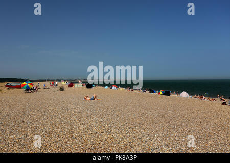 La spiaggia di ciottoli a Dunwich Heath, Suffolk, Regno Unito Foto Stock