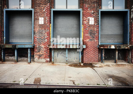 Il vecchio magazzino banchina di carico in Brooklyn New York, Stati Uniti d'America. Foto Stock