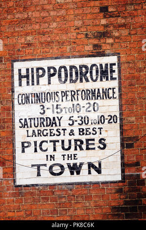 Hippodrome segno il Corn Exchange Market Place Kettering Northamptonshire East Midlands England Foto Stock