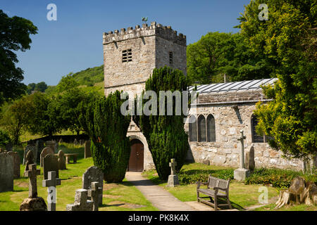 Regno Unito, Yorkshire, Wharfedale, Hubberholme, Chiesa di San Michele e Tutti gli Angeli, luogo di sepoltura di autore J B Priestley Foto Stock