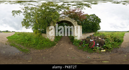 Visualizzazione panoramica a 360 gradi di Ingresso al cimitero Izborsk