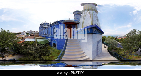 Visualizzazione panoramica a 360 gradi di Tr08 Izmir Fatih Cami Backyard