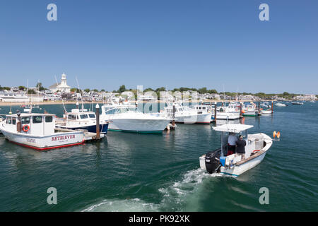 Barche ormeggiate al molo di MacMillan in a Provincetown, Massachusetts, Cape Cod, STATI UNITI D'AMERICA. Foto Stock