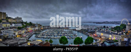 GB - DEVON: Bassa nube su Torbay e Torquay Harbour (immagine HDR) Foto Stock