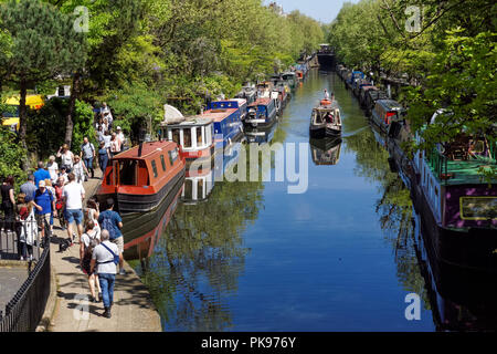 Narrowboats a Little Venice, Londra England Regno Unito Regno Unito Foto Stock