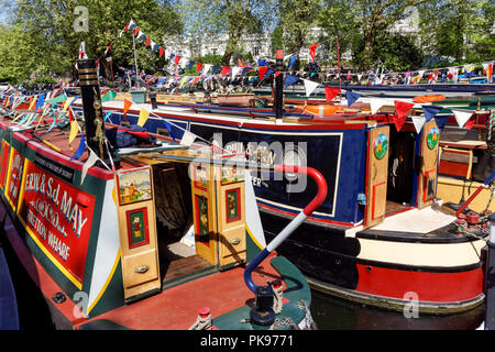 Decorate narrowboats in Little Venice, London, England, Regno Unito, Gran Bretagna Foto Stock