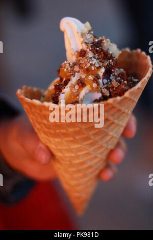 Yogurt congelato in Tollwood Festival Estivo a Monaco di Baviera Foto Stock