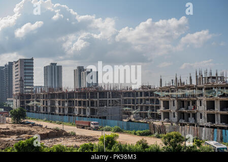 Vista di un ambiente urbano sito in costruzione di un edificio. Foto Stock