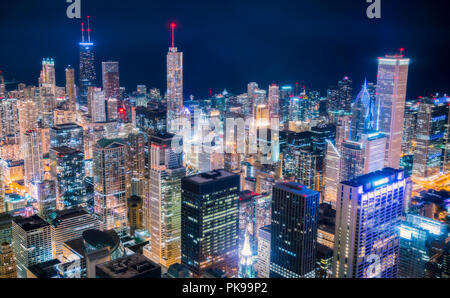 Splendido downtown Chicago skyline notturno Foto Stock