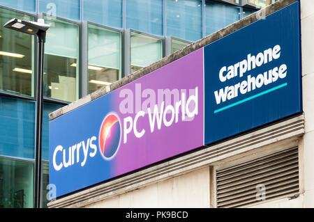 Segno per Currys PCWorld e Carphone Warehouse su un negozio nella città di Londra. Foto Stock