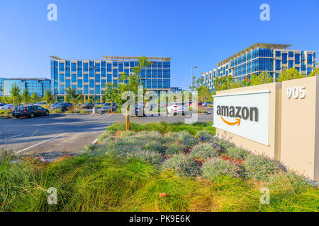 Sunnyvale, California, Stati Uniti d'America - 13 agosto 2018: uffici di Amazon azienda americana. Amazon è leader nel settore del commercio elettronico e del cloud computing, rivenditore internet e libreria online e video venditore. Foto Stock