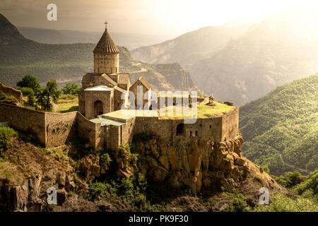 Alba al Monastero di Tatev, Armenia Foto Stock