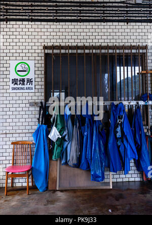 I pescatori ad umido i vestiti appesi ad asciugare, prefettura di Kyoto, Ine, Giappone Foto Stock