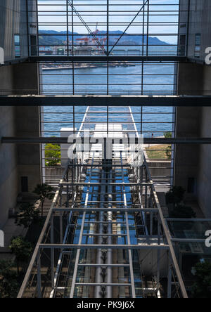 Naka impianto di incenerimento dei rifiuti dall'architetto Yoshio Taniguchi and Associates, regione Chugoku, Hiroshima, Giappone Foto Stock