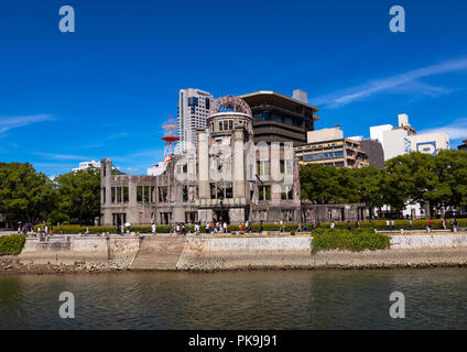 La cupola di Genbaku noto anche come la cupola della bomba atomica a Hiroshima Peace Memorial Park, regione Chugoku, Hiroshima, Giappone Foto Stock