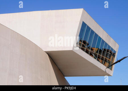 Italia Lazio Roma, MAXXI, sporgenza gallery & vista esterna. Foto Stock