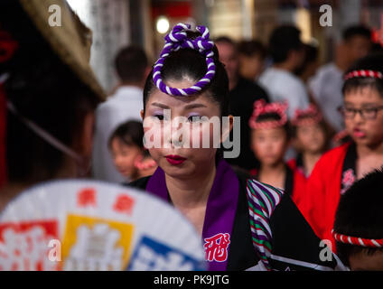 Ballerini giapponesi durante la Koenji Awaodori dance estate street festival, regione di Kanto, Tokyo, Giappone Foto Stock