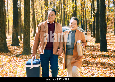Coppia di anziani gita Foto Stock