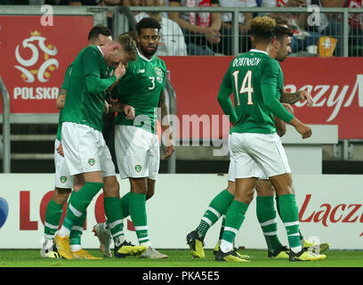 Repubblica di Irlanda Aiden O'Brien (sinistra) punteggio celebra il suo lato del primo obiettivo del gioco durante l'amichevole internazionale al Stadion Miejski, Wroclaw. Foto Stock