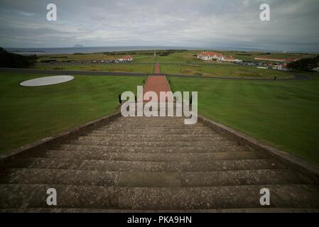 La vista dalle fasi lasciando fino al Trump Turnberry Hotel a trionfi Golf Resort Foto Stock