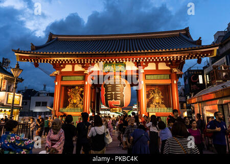 Kaminarion ( thunder gate ), il Tempio di Sensoji, Asakusa, Taito-Ku, Tokyo, Giappone Foto Stock