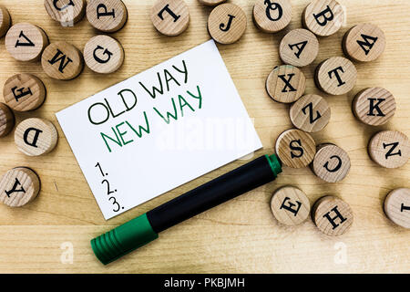 La scrittura della nota mostra vecchio modo nuovo modo. Business photo vetrina per il diverso modo di soddisfare gli scopi desiderati. Foto Stock