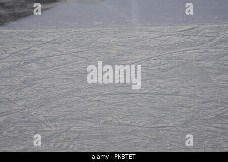 Graffi sulla superficie del ghiaccio texture di sfondo Foto Stock