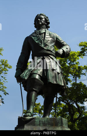 Monumento a Pietro il Grande come il fondatore della fortezza di Kronstadt progettato da scultore francese Napoleone Jacques (1841) a Kronstadt vicino a San Pietroburgo, Russia. Foto Stock