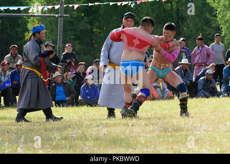 Mongolian wrestling concorrenza vicino al lago Khovsgol, Mongolia Foto Stock