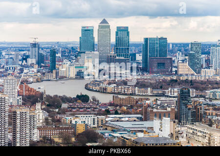 Una vista di Canary Wharf e della Thames di Fiume da Sky Garden, walkie talkie edificio (20 Fenchurch Street), London, England, Regno Unito Foto Stock