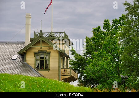 Troldhaugen, Bergen-June 7, 2017 casa museo del compositore norvegese Edvard Grieg situato in riva al lago che si affaccia sul lago Nordas Foto Stock