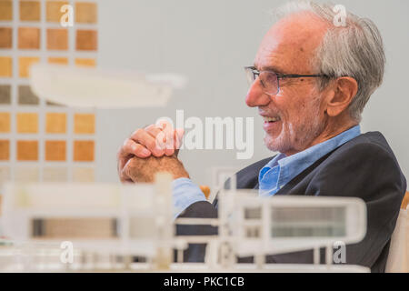 Londra, Regno Unito. Xii Sep, 2018. Renzo Piano modello witn per Centro Botin - Renzo Piano: la tecnica di fabbricazione di edifici del Gabrielle Jungels-Winkler Gallerie dell'Accademia Reale delle Arti. Il pianoforte è un architetto e Honorary Royal Academicianand questo è il primo sondaggio di hiss carriera che si terrà a Londra dal 1989 - facenti parte del 250 anniversario della Royal Academy. Credito: Guy Bell/Alamy Live News Foto Stock