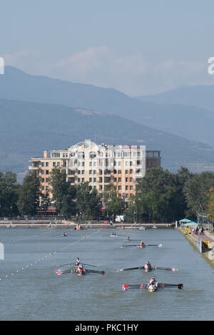 Plovdiv, Bulgaria, Mercoledì, 12 settembre 2018. FISA, mondo campionati di canottaggio, equipaggi misti in cammino verso la zona di avvio, © Peter SPURRIER, Credito: Pietro SPURRIER/Alamy Live News Foto Stock