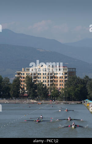 Plovdiv, Bulgaria, Mercoledì, 12 settembre 2018. FISA, mondo campionati di canottaggio, equipaggi misti in cammino verso la zona di avvio, © Peter SPURRIER, Credito: Pietro SPURRIER/Alamy Live News Foto Stock