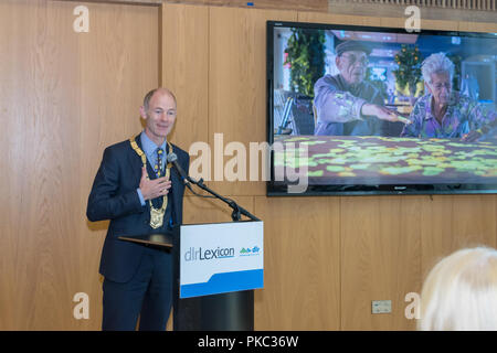 Dun Laoghaire, Irlanda. 12 Settembre, 2018. dlr LexIcon accoglie award-winning demenza cura la tecnologia Tovertafel. Cllr Ossian Smyth Mairead Owens Chris Baird Credito: Fabrice Jolivet Credito: Fabrice Jolivet Fotografia/Alamy Live News Foto Stock