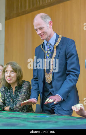 Dun Laoghaire, Irlanda. 12 Settembre, 2018. dlr LexIcon accoglie award-winning demenza cura la tecnologia Tovertafel. Cllr Ossian Smyth Mairead Owens Chris Baird Credito: Fabrice Jolivet Credito: Fabrice Jolivet Fotografia/Alamy Live News Foto Stock