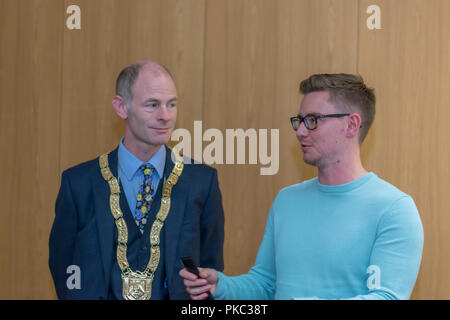 Dun Laoghaire, Irlanda. 12 Settembre, 2018. dlr LexIcon accoglie award-winning demenza cura la tecnologia Tovertafel. Cllr Ossian Smyth Mairead Owens Chris Baird Credito: Fabrice Jolivet Credito: Fabrice Jolivet Fotografia/Alamy Live News Foto Stock