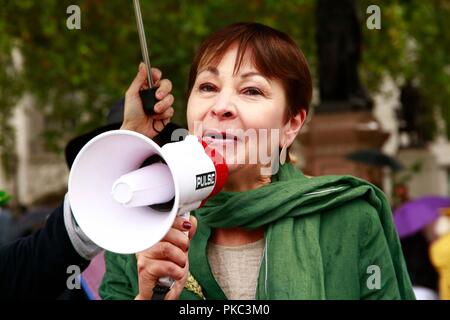 Londra, Regno Unito. Xii Sep 2018. 12/09/2018 100 donne contro Fracking, Piazza del Parlamento Credito: Natasha Quarmby/Alamy Live News Foto Stock