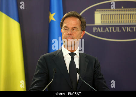 Bucarest, Romania - 12 Settembre 2018: il Primo Ministro olandese Mark Rutte, parla durante la conferenza stampa congiunta con il suo omologo Romania Viorica Dancila al Victoria Palace di Bucarest. Credito: Gabriel Petrescu/Alamy Live News Foto Stock