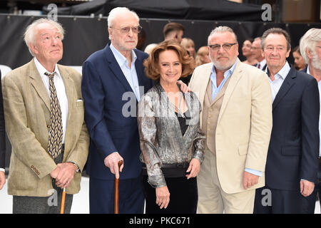 Londra, Regno Unito. 12 settembre 2018: Sir michael Gambon, Sir Michael Caine, Francesca Annis & Ray Winstone alla prima Mondiale di "Re di ladri" presso la Vue Cinema, Leicester Square, Londra. Immagine: Steve Vas/Featureflash Credito: Sarah Stewart/Alamy Live News Foto Stock