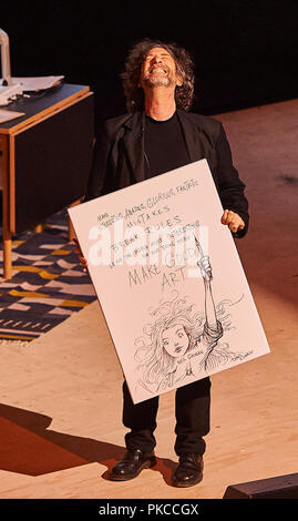 Londra, Regno Unito. Xii Sep 2018. Neil Gaiman e Chris Riddle presso il recentemente aperto EartHackney, arte Conta vivere brillantemente ospitato da Lauren Laverne, 12 settembre 2018. Londra. Credito: Thomas Bowles/Alamy Live News Foto Stock