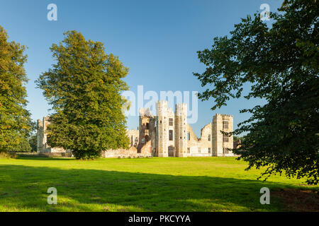 Station Wagon Cowdray rovine a Midhurst, West Sussex, in Inghilterra. Foto Stock