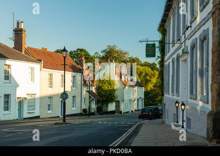 Una serata estiva a Midhurst, West Sussex, in Inghilterra. Foto Stock