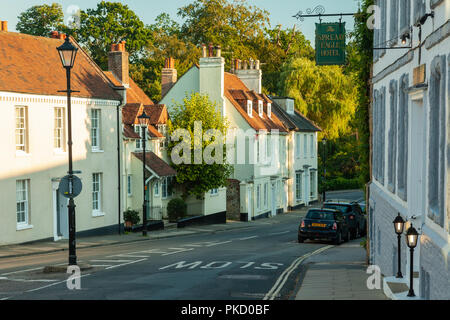 Una serata estiva a Midhurst, West Sussex, in Inghilterra. Foto Stock