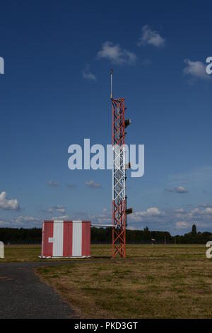 Sistema per avvicinamenti di precisione e l'atterraggio di aeromobili Instrument Landing System (ILS), Repubblica ceca, 2018. (CTK foto/Rotislav Kalousek) Foto Stock