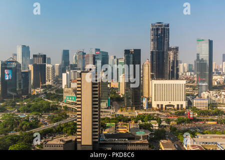 Lo skyline della citta' di Giacarta, Java, Indonesia Foto Stock