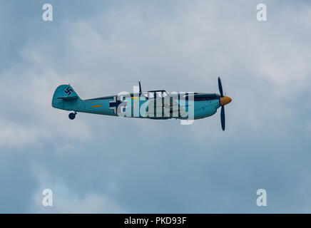 Una rara Luftwaffe Messerschmitt Bf-109 durante un display di volo a Biggin Hill Foto Stock