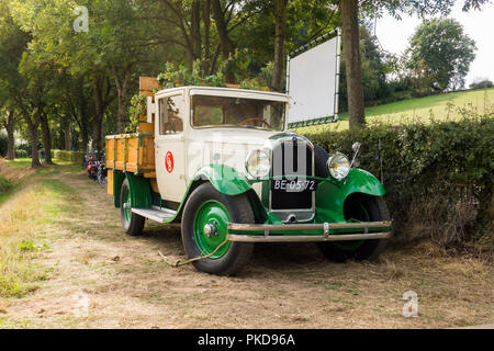 Vecchia Citroen C4 1925, parcheggiata su terreno coltivato. Paesi Bassi. Foto Stock