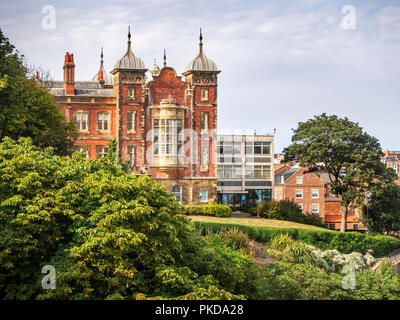 Il municipio su una scogliera a Scarborough Yorkshire Inghilterra Foto Stock